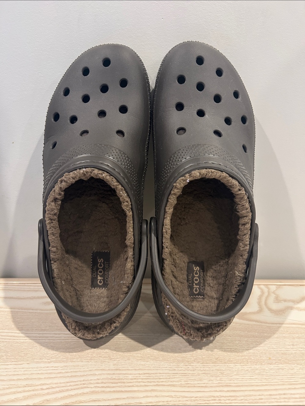 Men’s CROCS Classic Lined Clogs in Charcoal and Brown